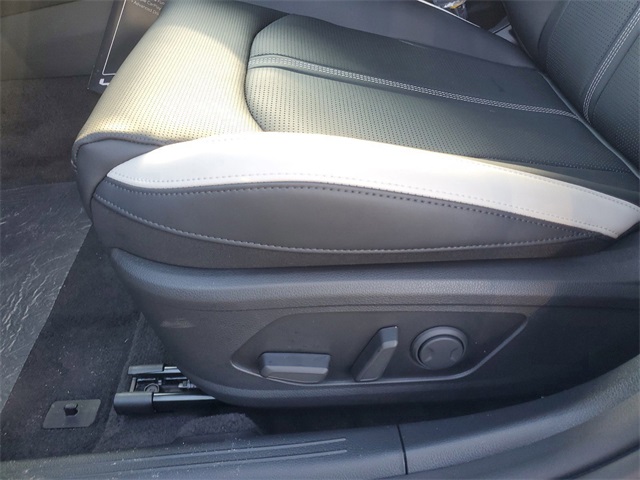 Vehicle image 9 of 30