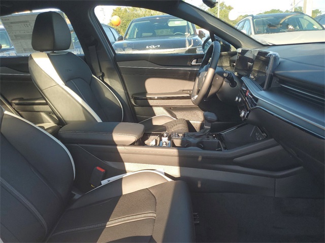 Vehicle image 28 of 30