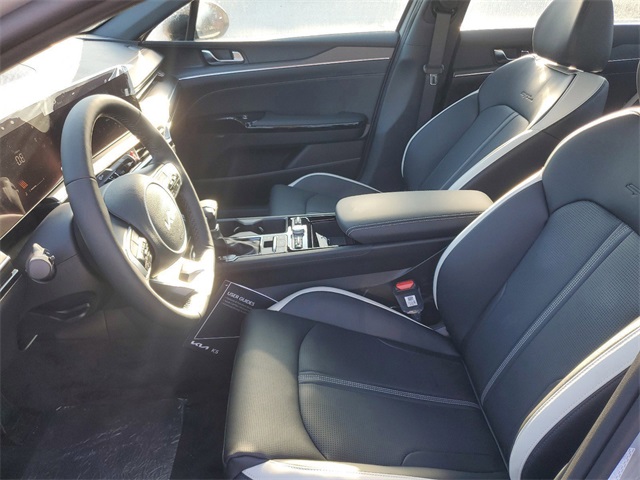 Vehicle image 8 of 30