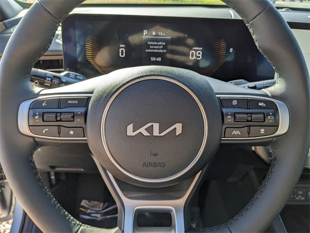 Vehicle image 11 of 22