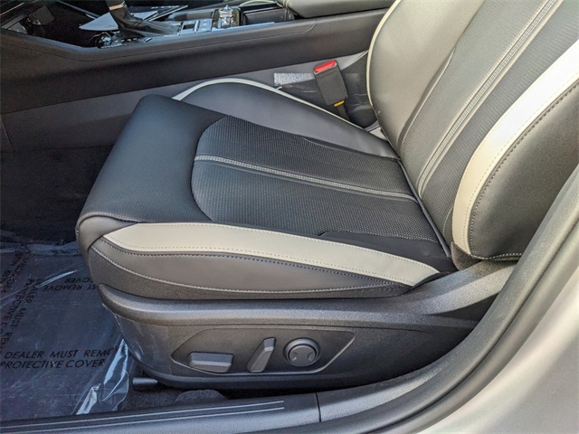Vehicle image 21 of 22