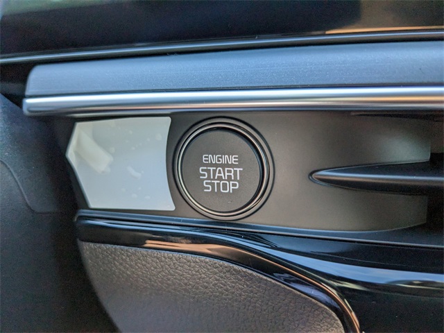 Vehicle image 17 of 22