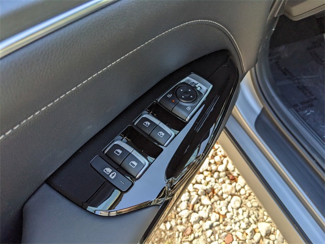 Vehicle image 19 of 22