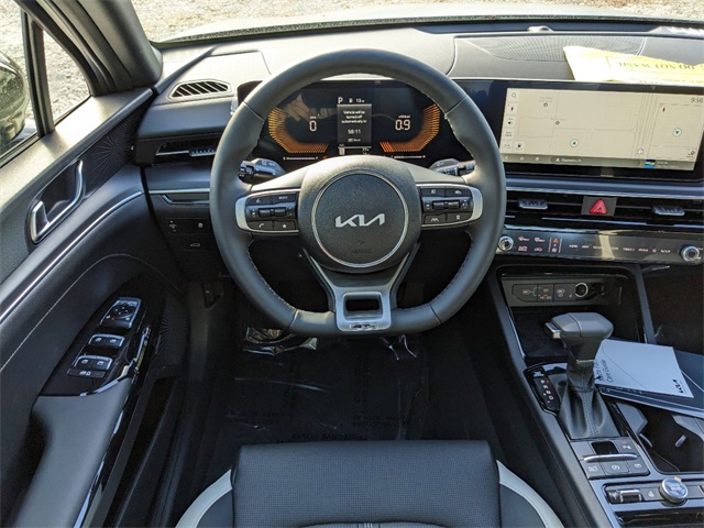 Vehicle image 8 of 22