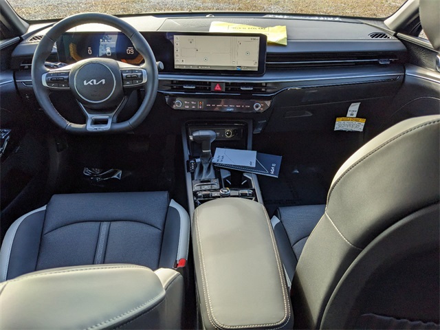 Vehicle image 10 of 22