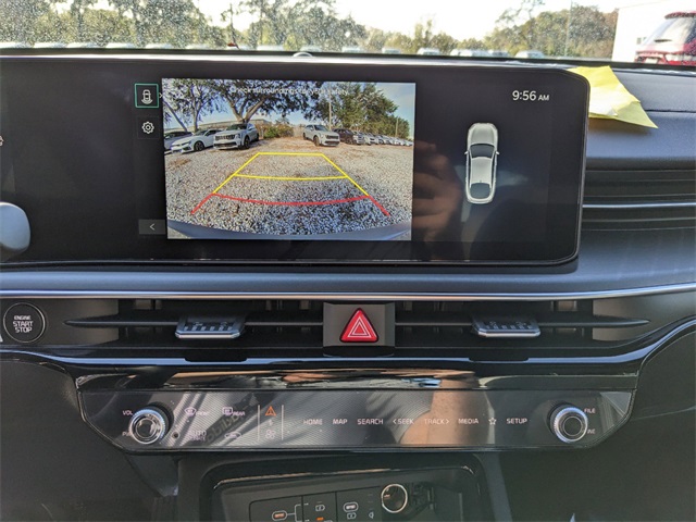 Vehicle image 14 of 22