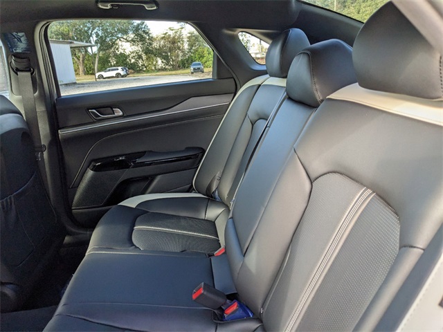 Vehicle image 6 of 22
