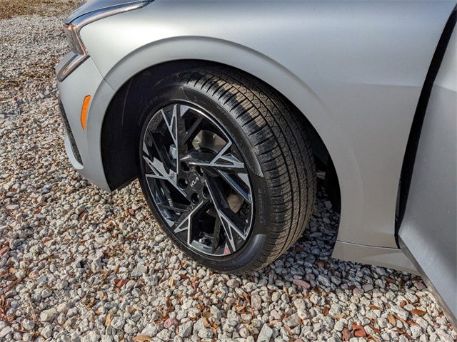 Vehicle image 5 of 22