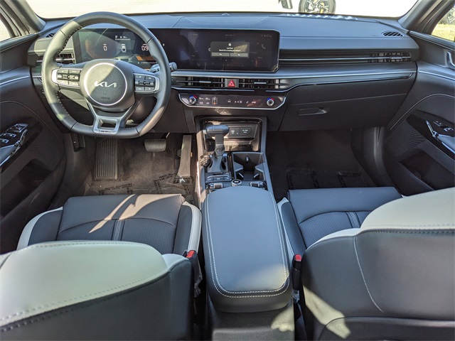 Vehicle image 7 of 23