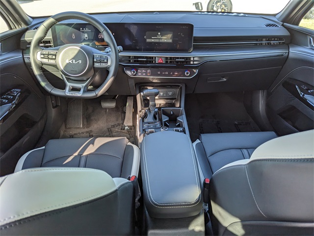 Vehicle image 10 of 23