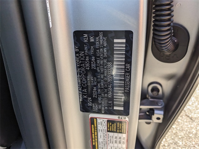 Vehicle image 19 of 23