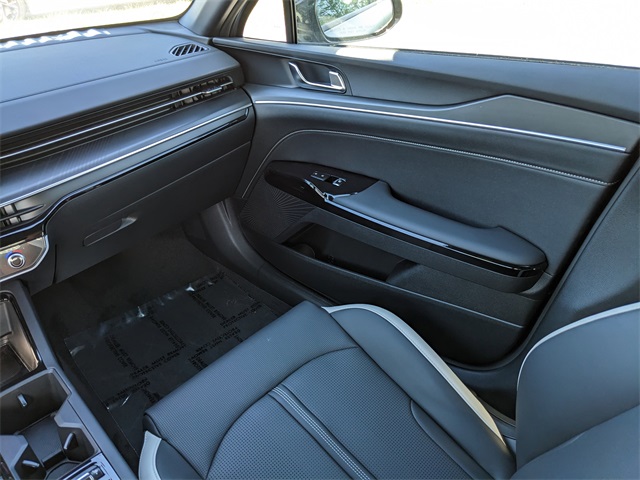 Vehicle image 6 of 23