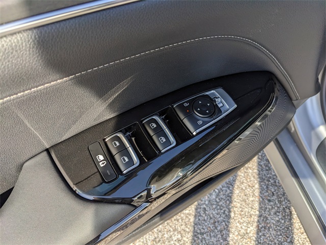 Vehicle image 22 of 23