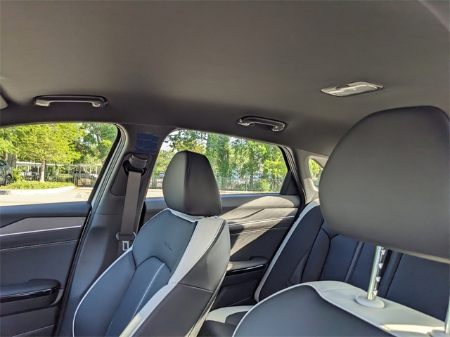 Vehicle image 5 of 23
