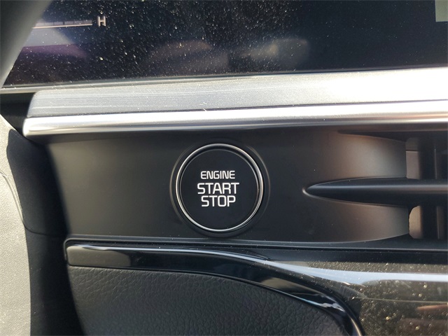 Vehicle image 21 of 32