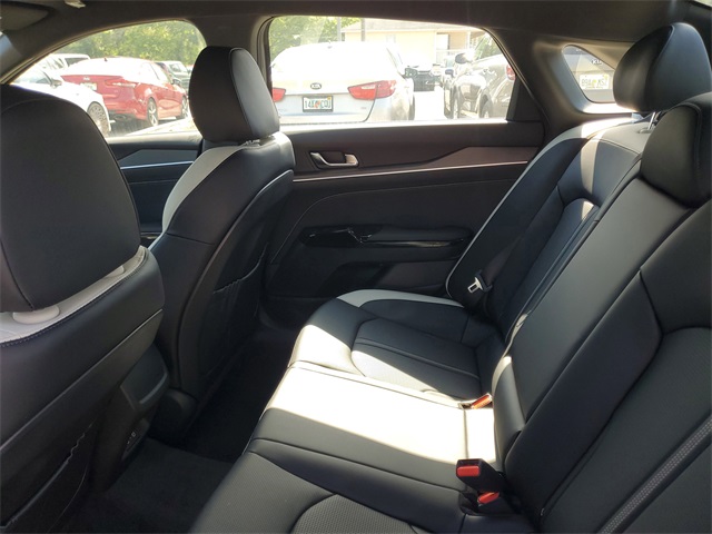 Vehicle image 25 of 32