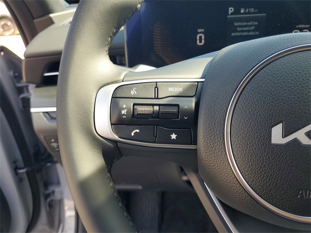 Vehicle image 10 of 32