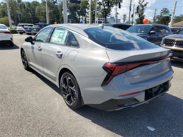 Vehicle image 4 of 32