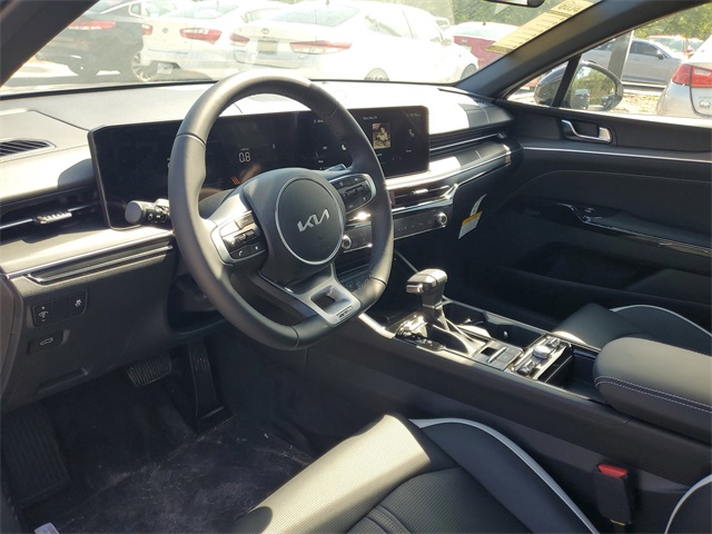 Vehicle image 7 of 32