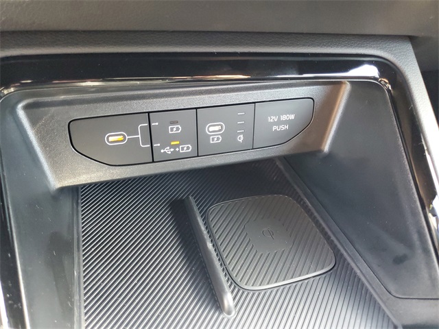 Vehicle image 18 of 32