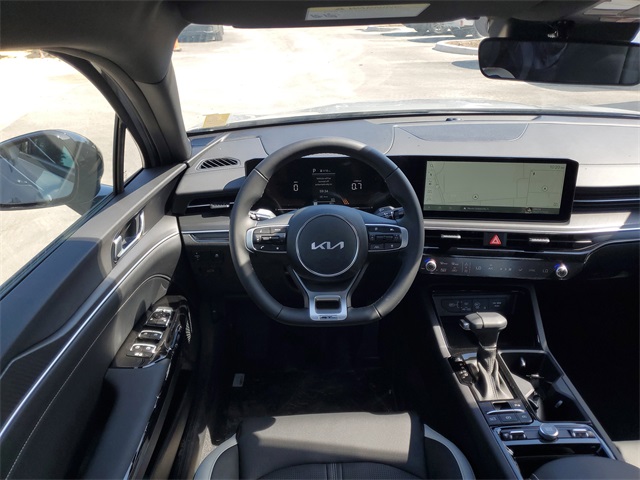 Vehicle image 23 of 32