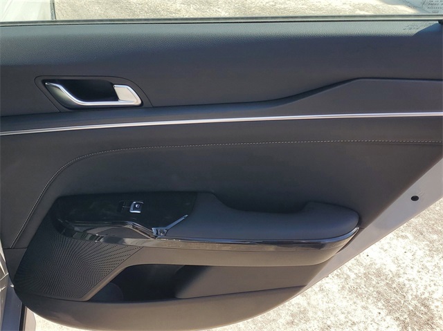 Vehicle image 29 of 32