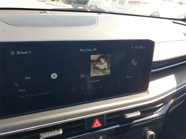Vehicle image 14 of 32