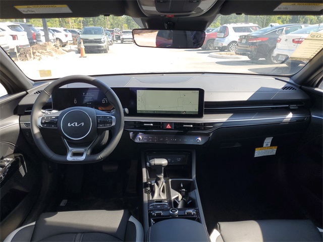 Vehicle image 22 of 32