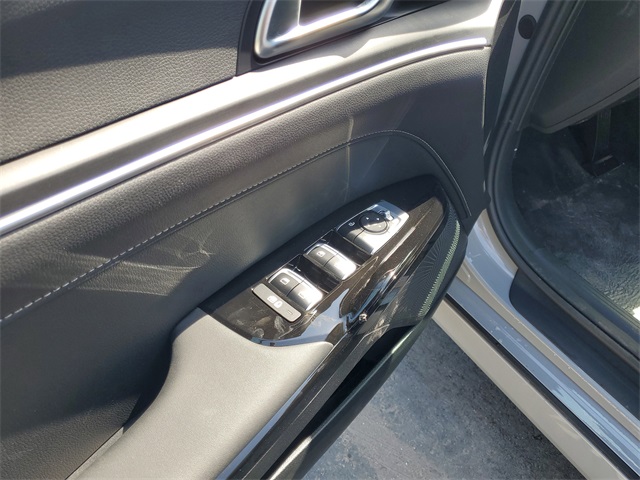 Vehicle image 6 of 32