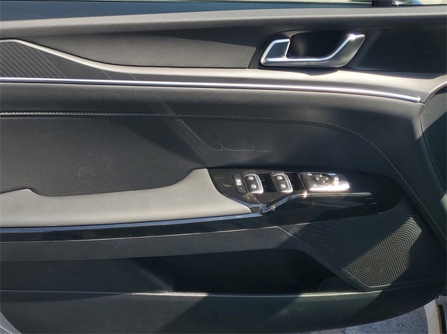 Vehicle image 5 of 32