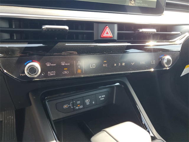 Vehicle image 17 of 32