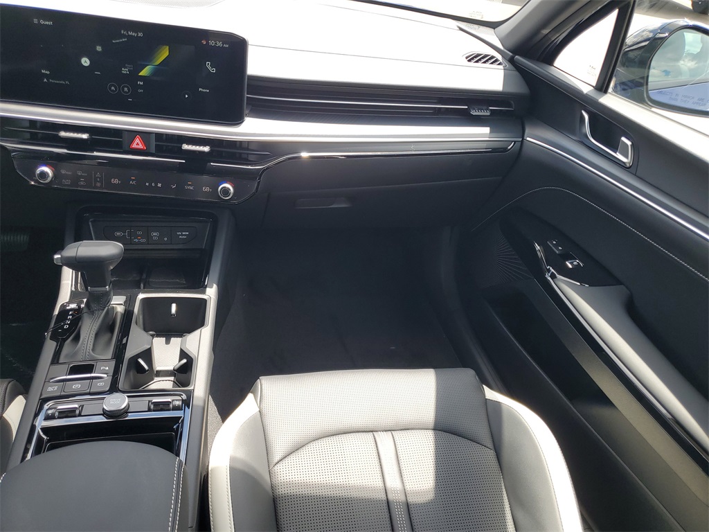 Vehicle image 25 of 29