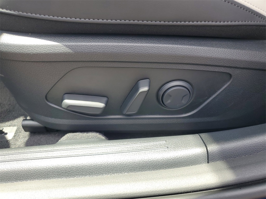 Vehicle image 7 of 29