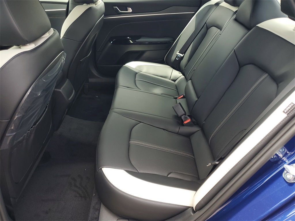 Vehicle image 20 of 29