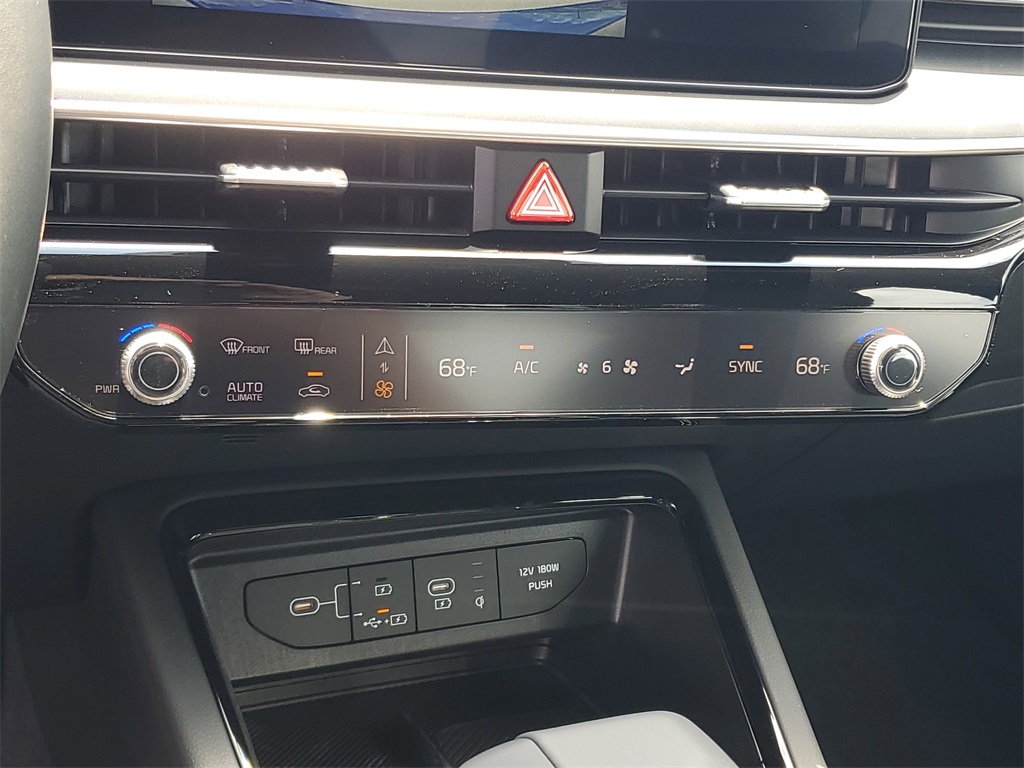 Vehicle image 17 of 29