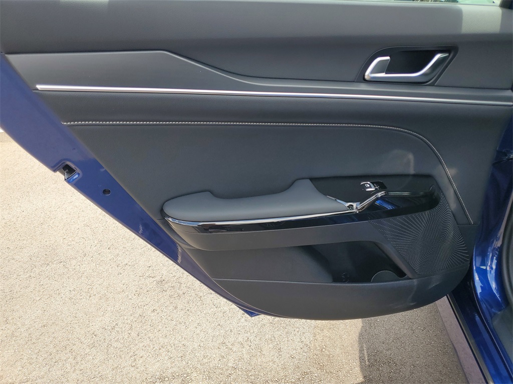 Vehicle image 22 of 29