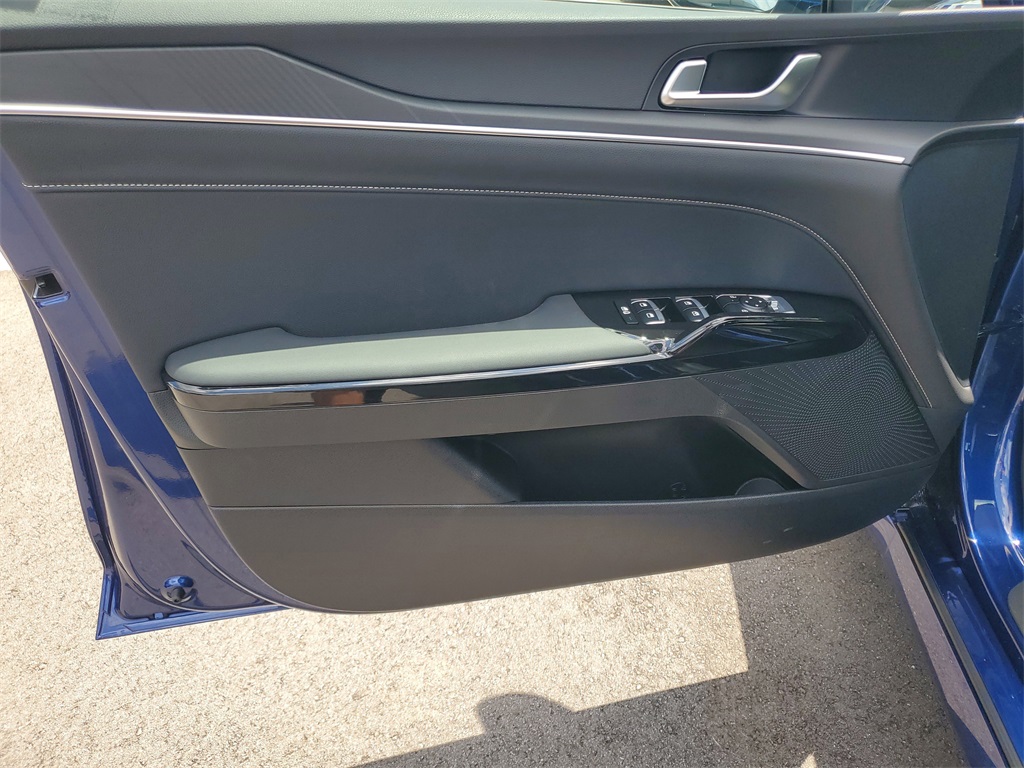 Vehicle image 8 of 29