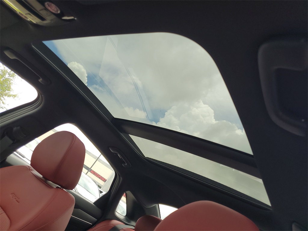 Vehicle image 27 of 30
