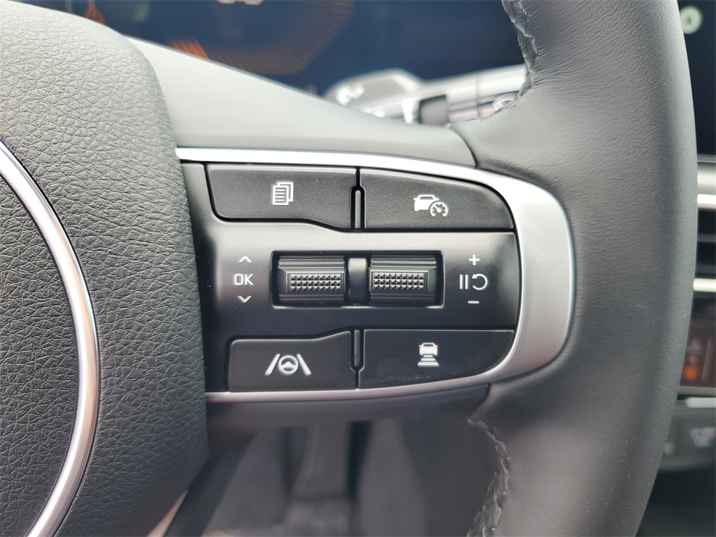 Vehicle image 28 of 30