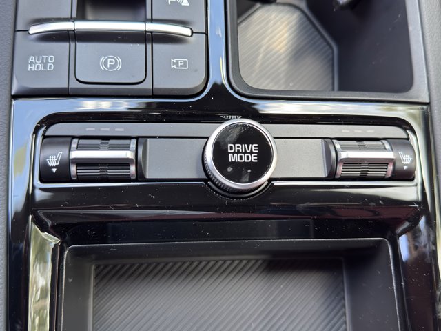 Vehicle image 24 of 33