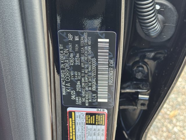 Vehicle image 23 of 33