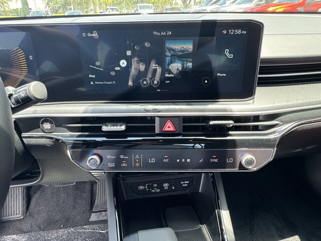 Vehicle image 19 of 33