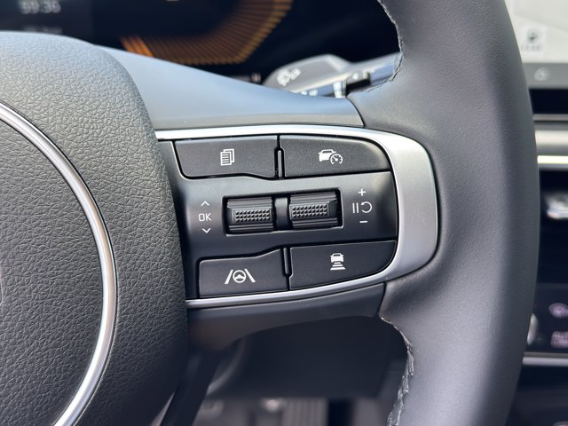 Vehicle image 28 of 33