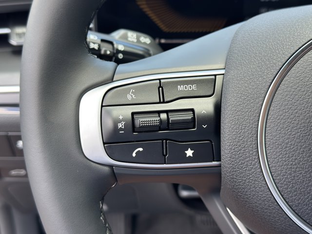 Vehicle image 25 of 33