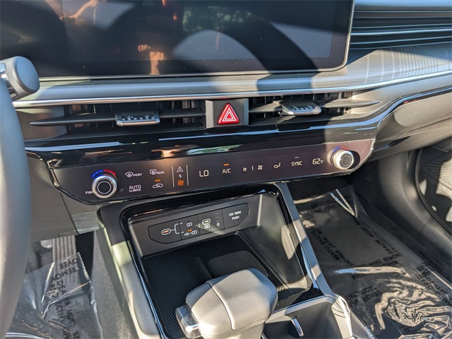 Vehicle image 23 of 28