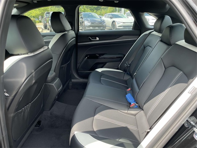 Vehicle image 11 of 37