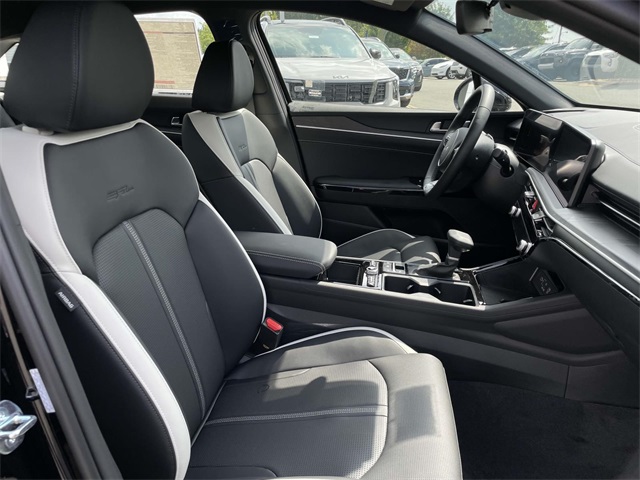 Vehicle image 13 of 37