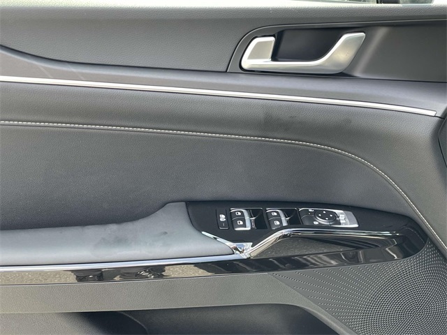 Vehicle image 20 of 37