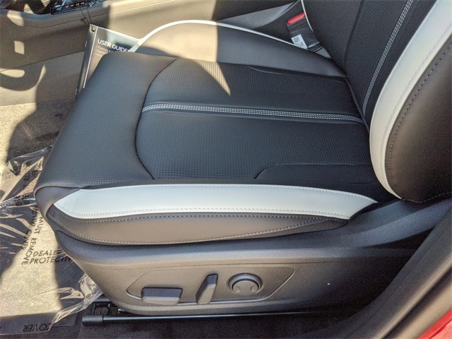 Vehicle image 17 of 18