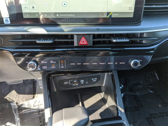 Vehicle image 16 of 18